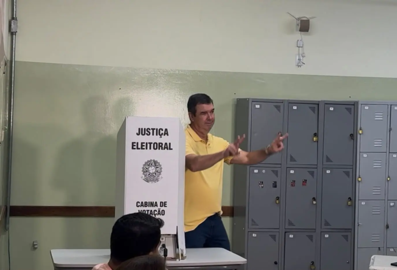 Riedel vota na Capital e acredita na vitória de Flávio
