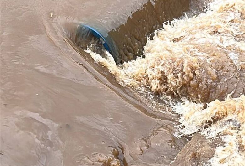 Sanesul aguarda melhora no tempo para obra em adutora e pede economia de água a moradores