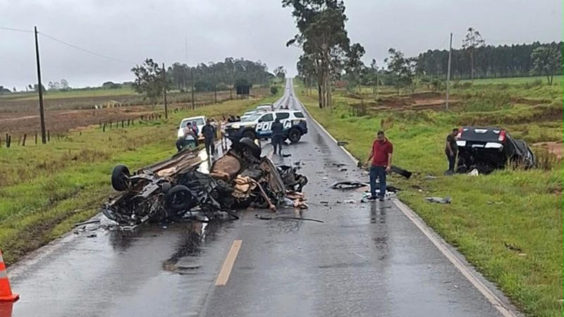 Acidente na região de fronteira deixa 2 mortos e feridos